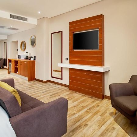 Protea Hotel By Marriott Pretoria Hatfield Esterno foto