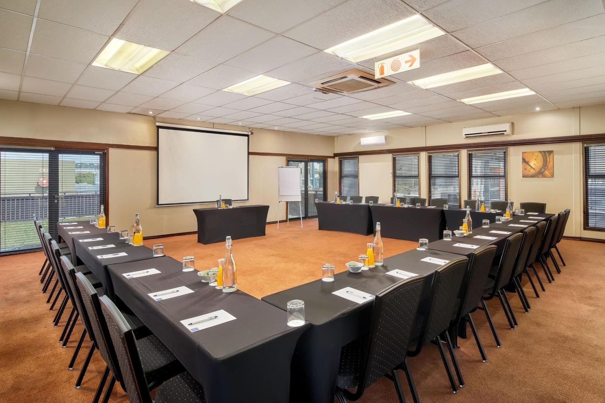 Protea Hotel By Marriott Pretoria Hatfield Esterno foto