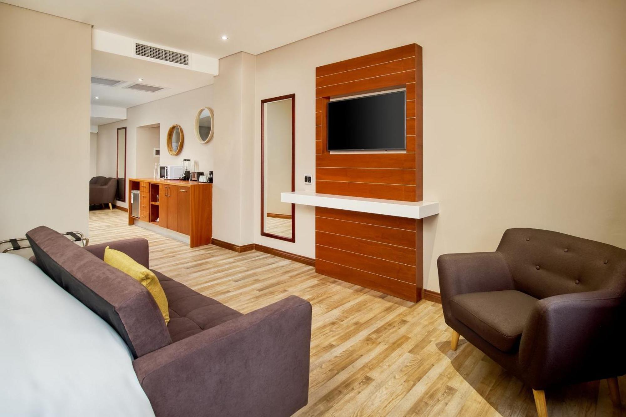 Protea Hotel By Marriott Pretoria Hatfield Esterno foto