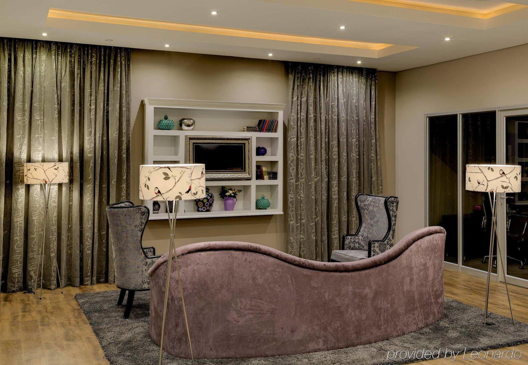 Protea Hotel By Marriott Pretoria Hatfield Esterno foto