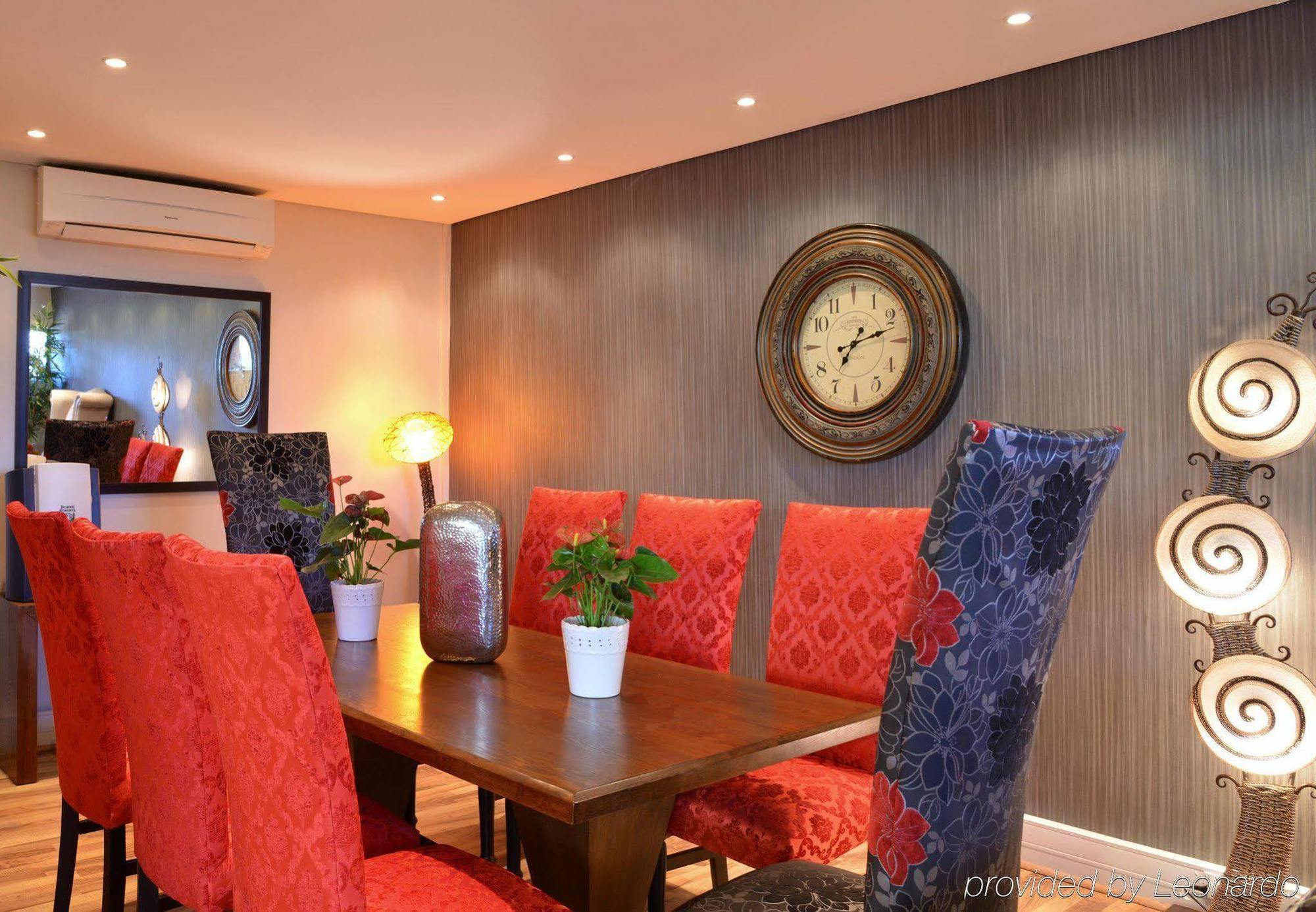 Protea Hotel By Marriott Pretoria Hatfield Esterno foto