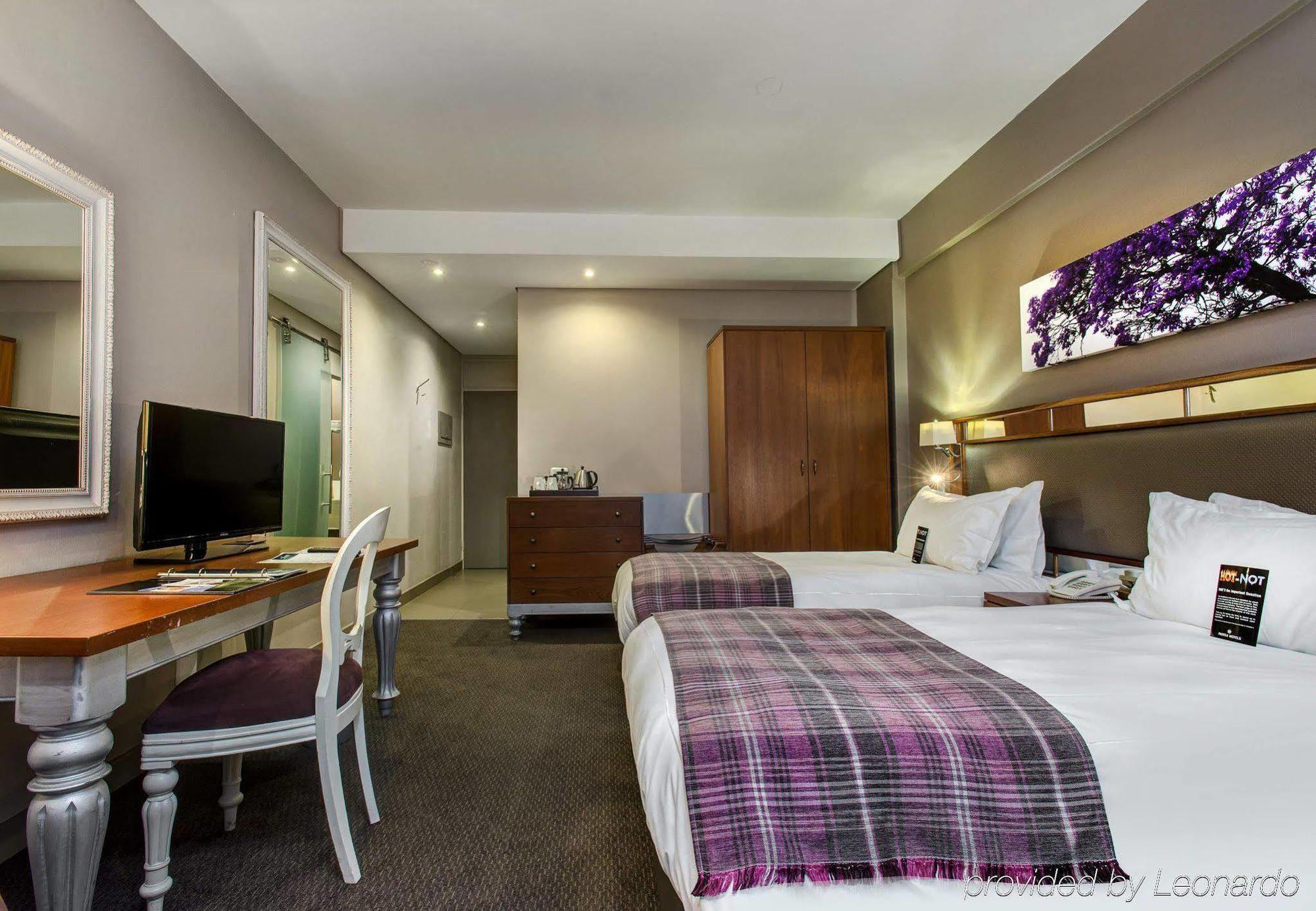 Protea Hotel By Marriott Pretoria Hatfield Esterno foto