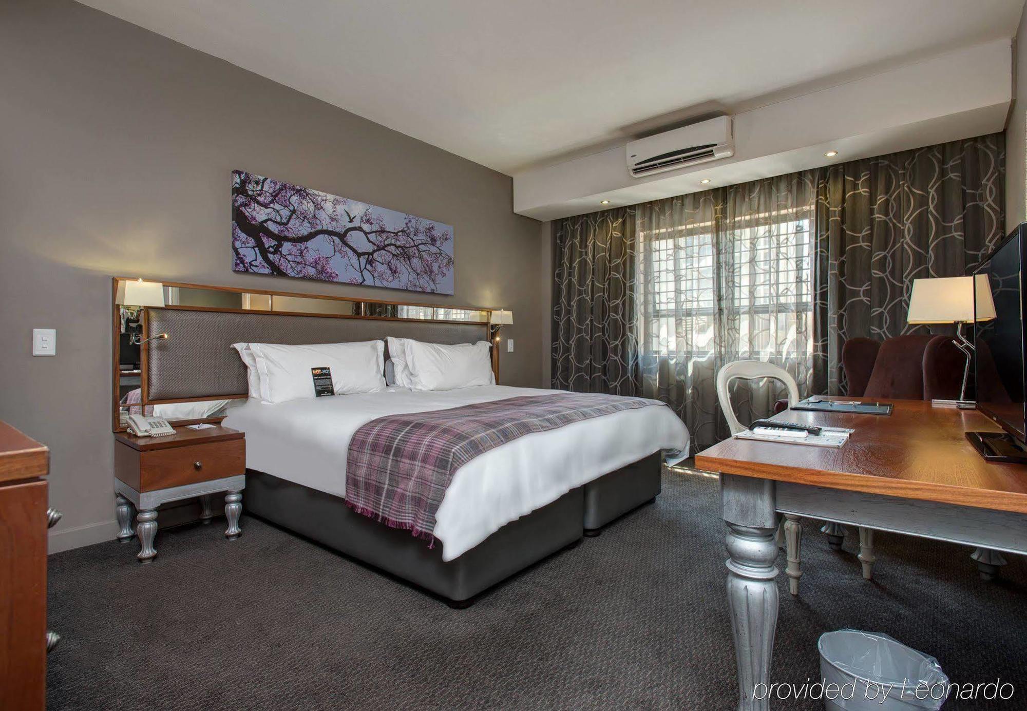 Protea Hotel By Marriott Pretoria Hatfield Esterno foto