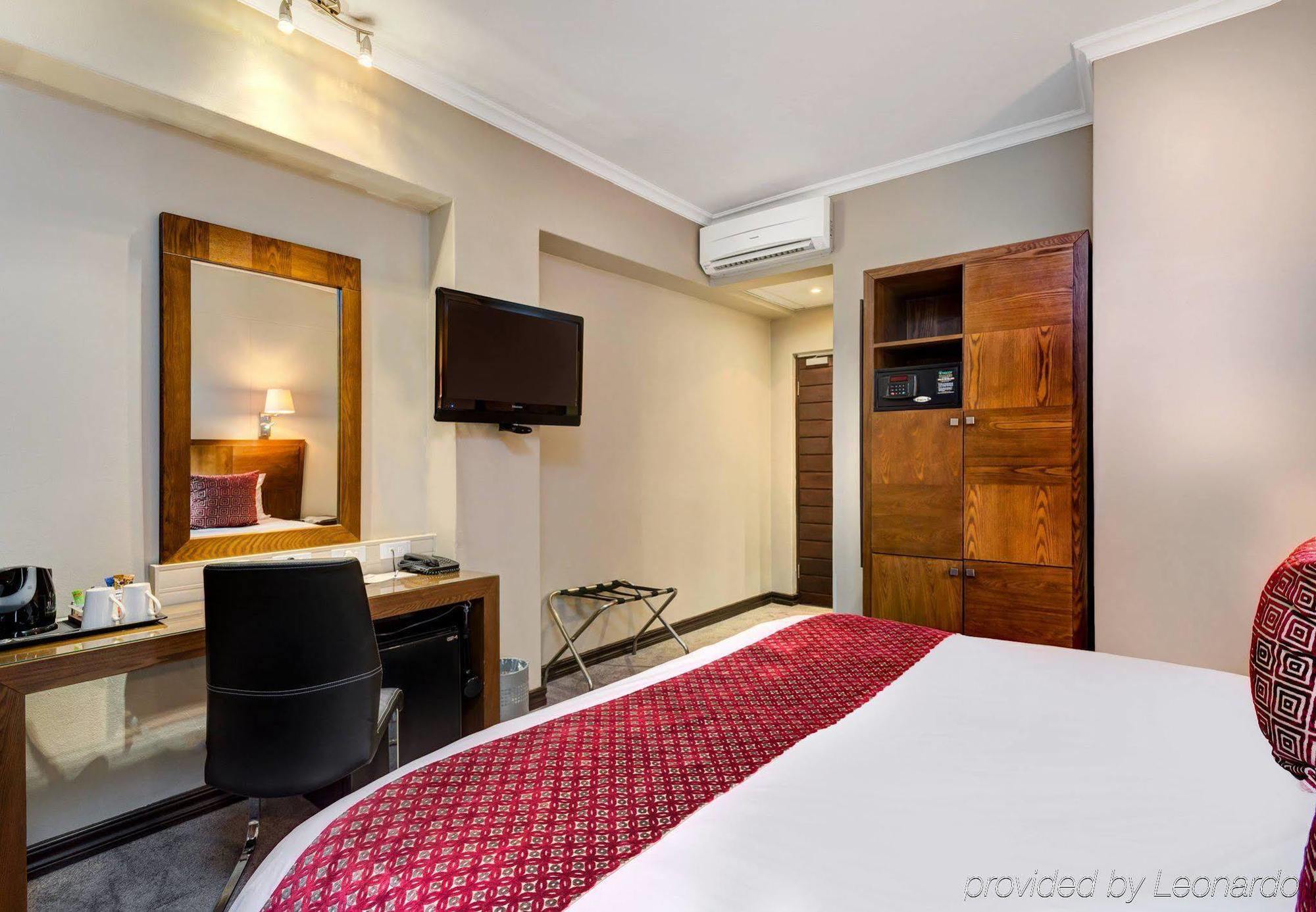 Protea Hotel By Marriott Pretoria Hatfield Esterno foto