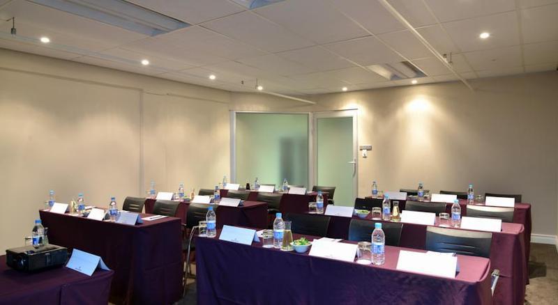 Protea Hotel By Marriott Pretoria Hatfield Esterno foto