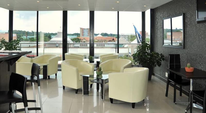 Protea Hotel By Marriott Pretoria Hatfield Esterno foto