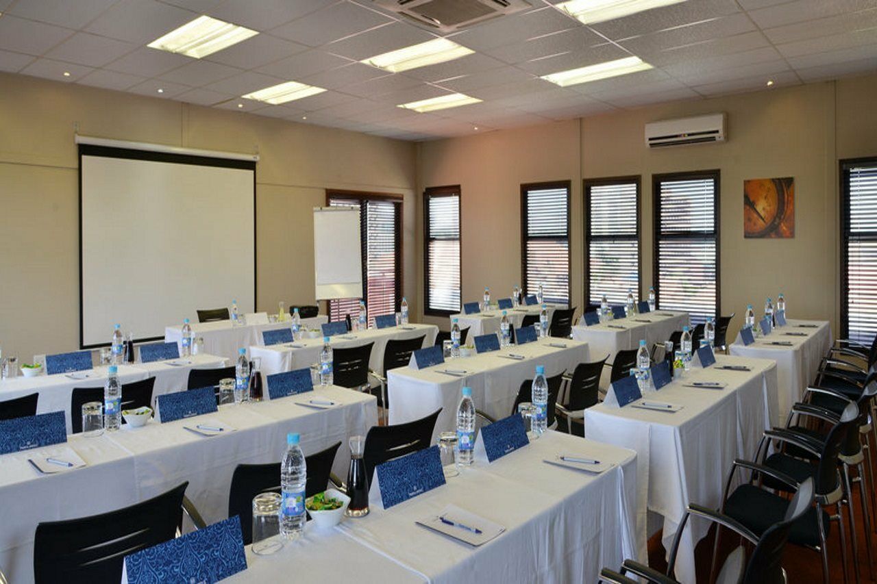 Protea Hotel By Marriott Pretoria Hatfield Esterno foto