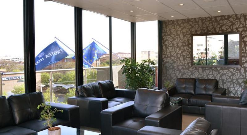Protea Hotel By Marriott Pretoria Hatfield Esterno foto